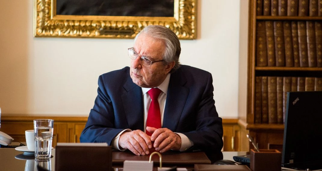 Μπαμπινιώτης: Κλείστε προσωρινά όλα τα ΑΕΙ!
